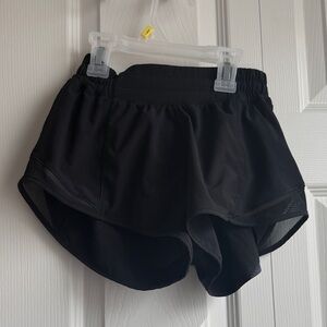 Black Lululemon hotty hots low rise 2.5 inch
